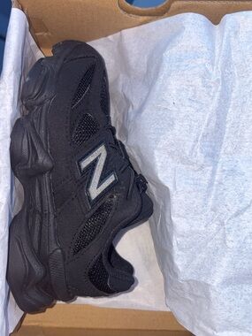 New Balance Men’s Black Athletic Lace-Up Sneaker